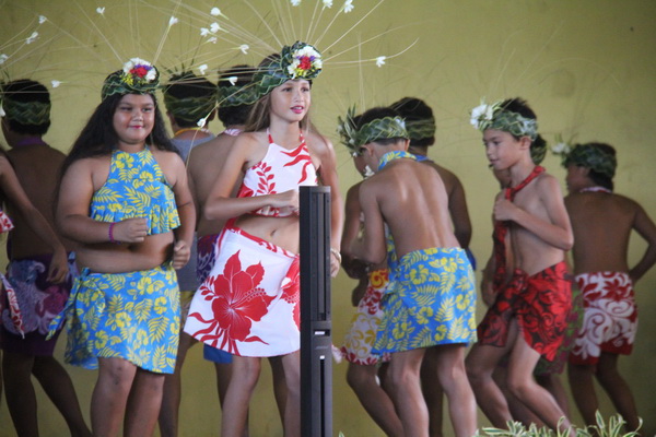 girl on polynesian costume on the scene