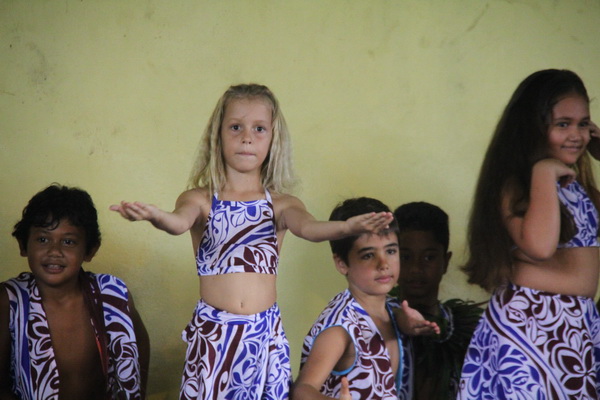 small girl posing in a danse